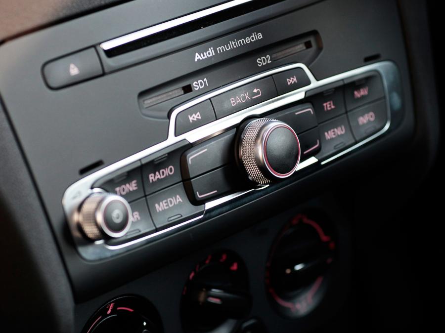 Детали интерьера Audi A1 TFSI (8X) 2015 года  (JP) (фото 7 из 11)